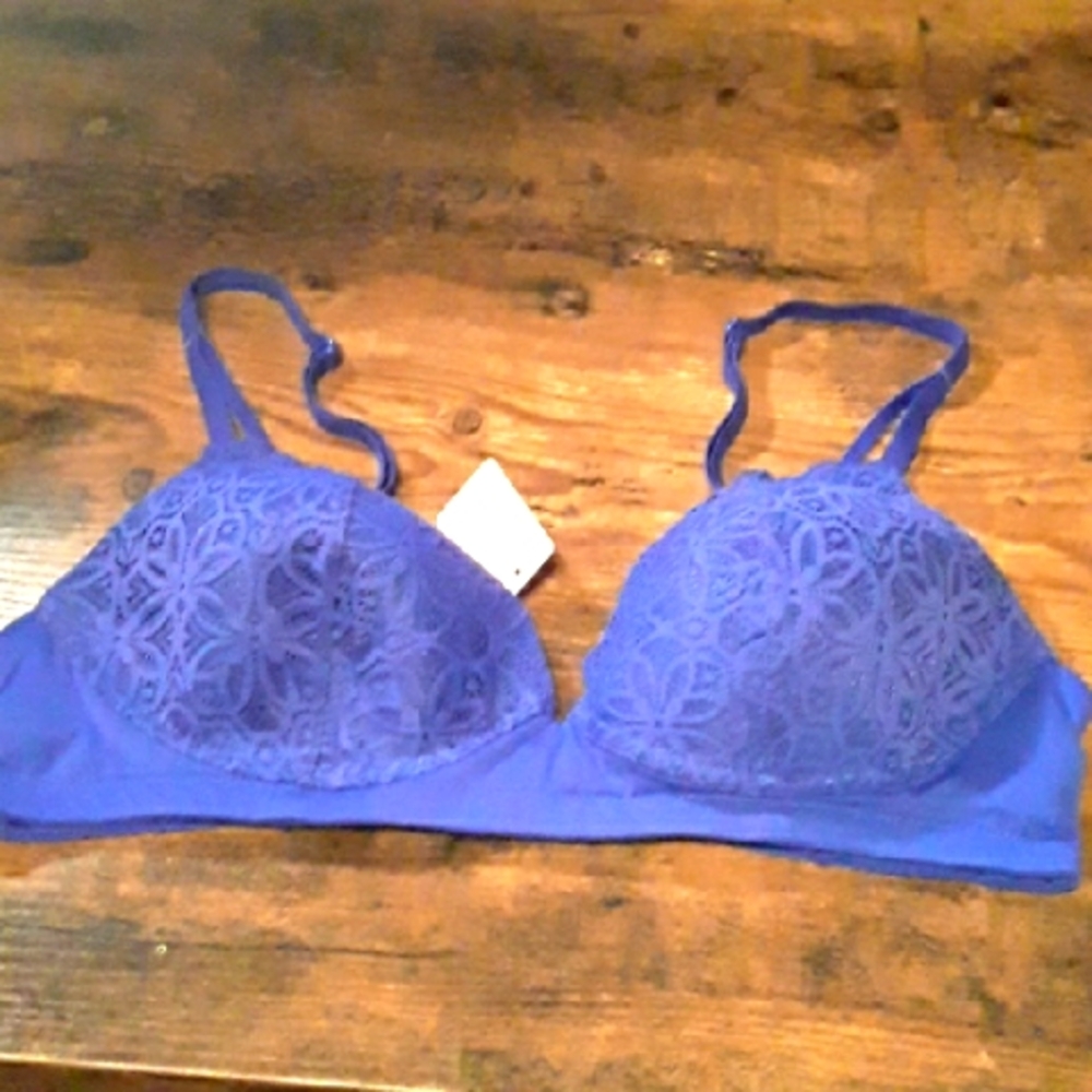NWOT Medium Maidenform Blue/purple Beautiful Floral Lace Padded Wirefree Bra